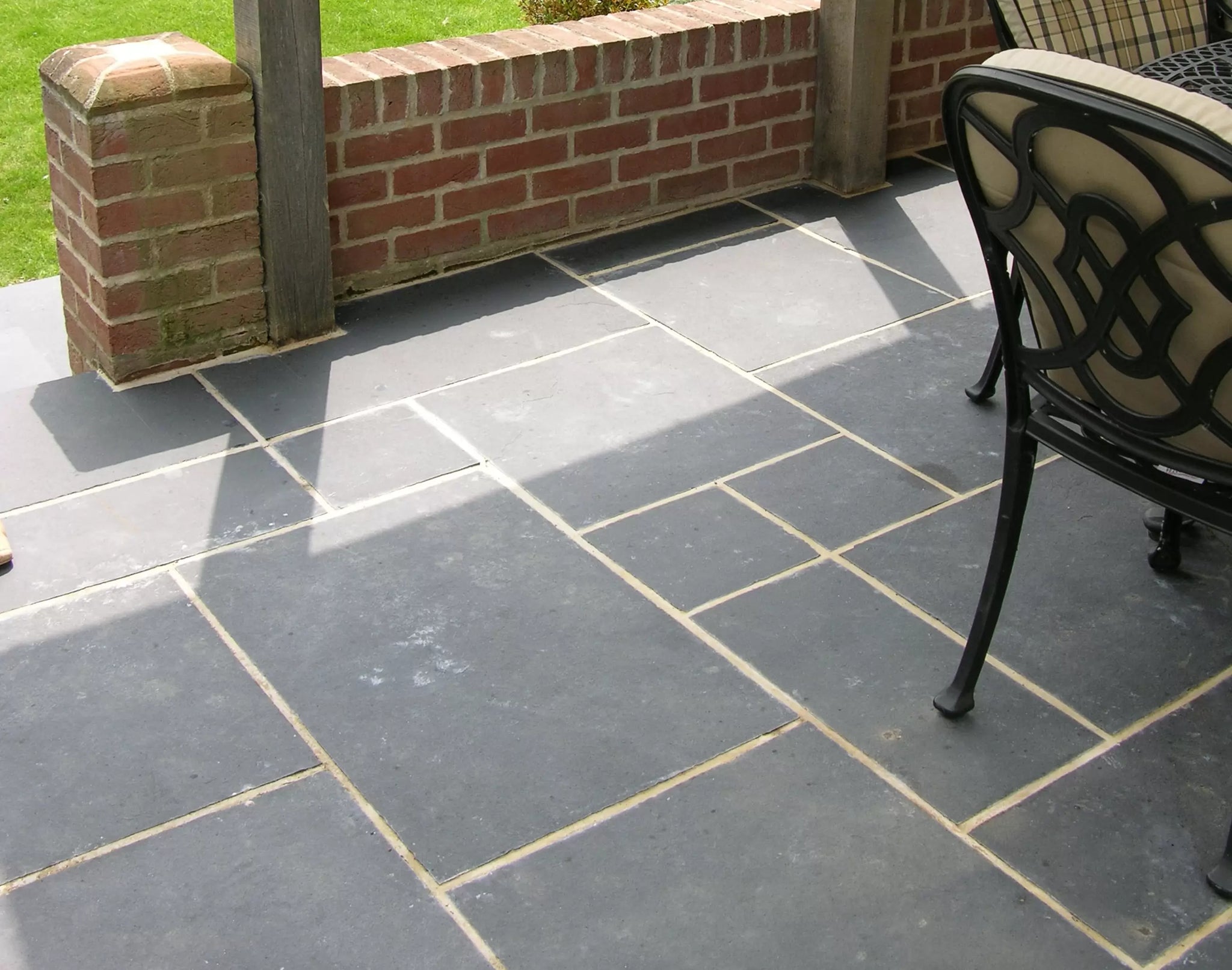 Limestone Landscaping: Outdoor Porcelain & Natural Stone Tiles